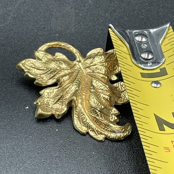 Vintage Leaf Brooch Gold Tone Engraved Veins Fall Pin Textured 2” - Picture 3 of 4